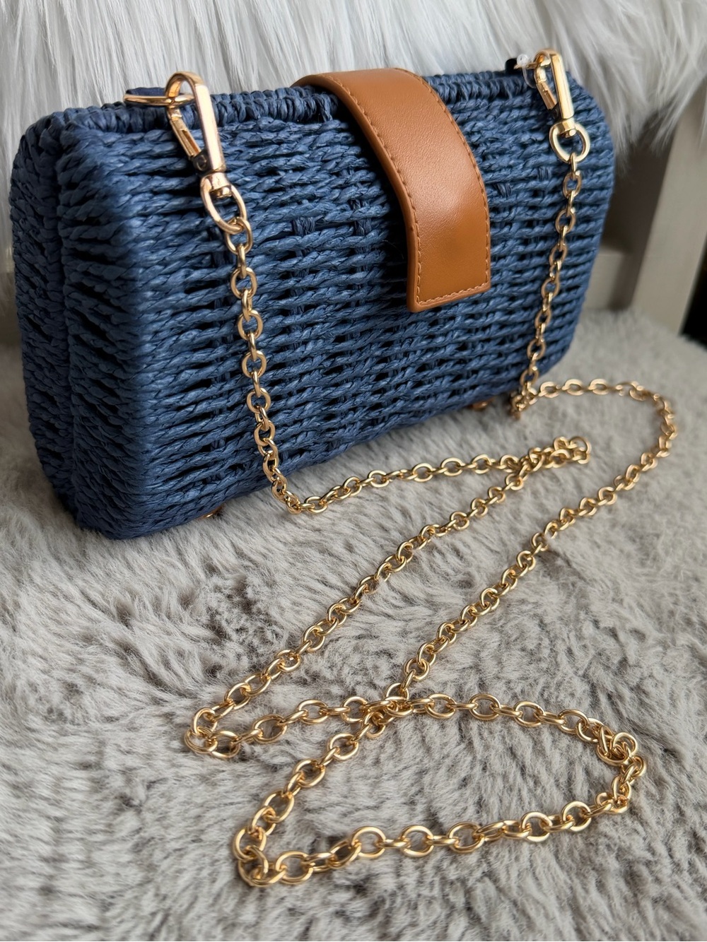 SHIRALEAH | Blue Woven Crossbody Bag with Gold Chain Strap